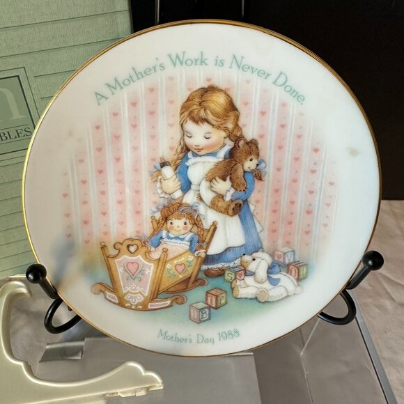 Vintage AVON Mother’s Day Plate – 1988 “A Mother’s Work is Never Done” - Picture 1 of 7